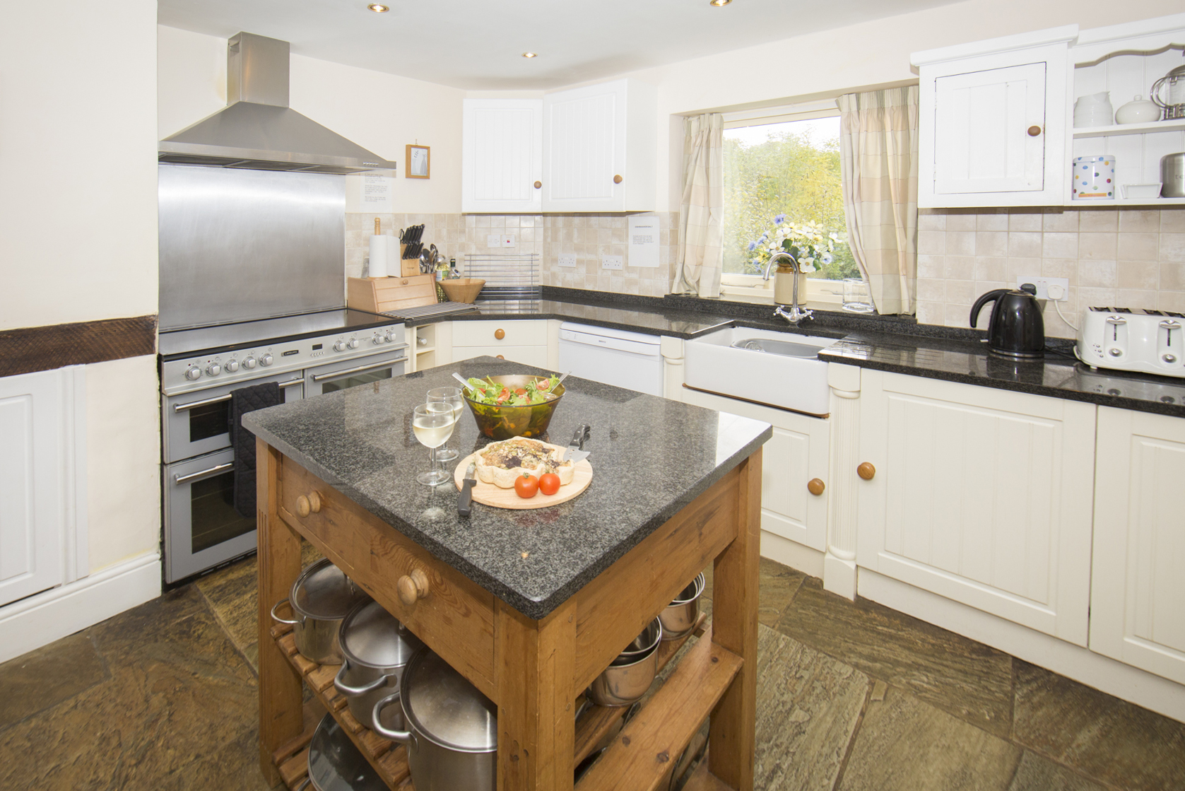 dovedale cottage kitchen.jpg