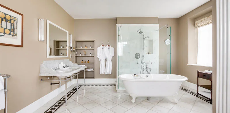SuiteBathroom-1-439c69530e85a0c29391dcff73d9b6c0.webp